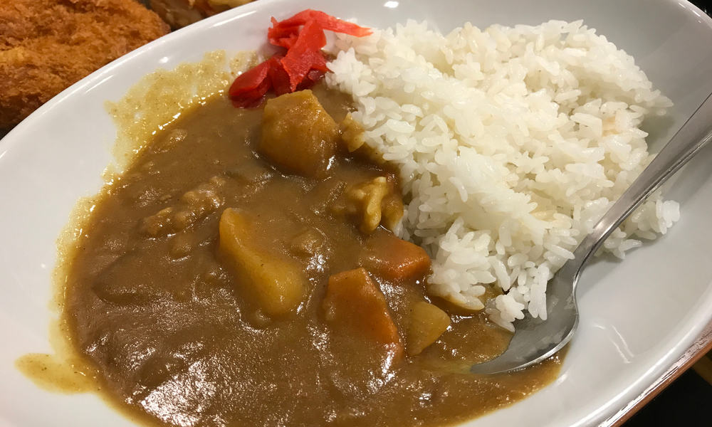 Japanilainen katuruoka Curryriisi